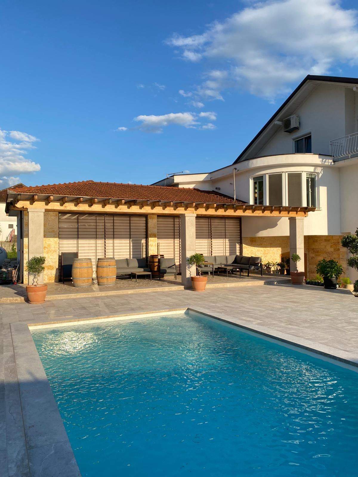 Bazen i pergola